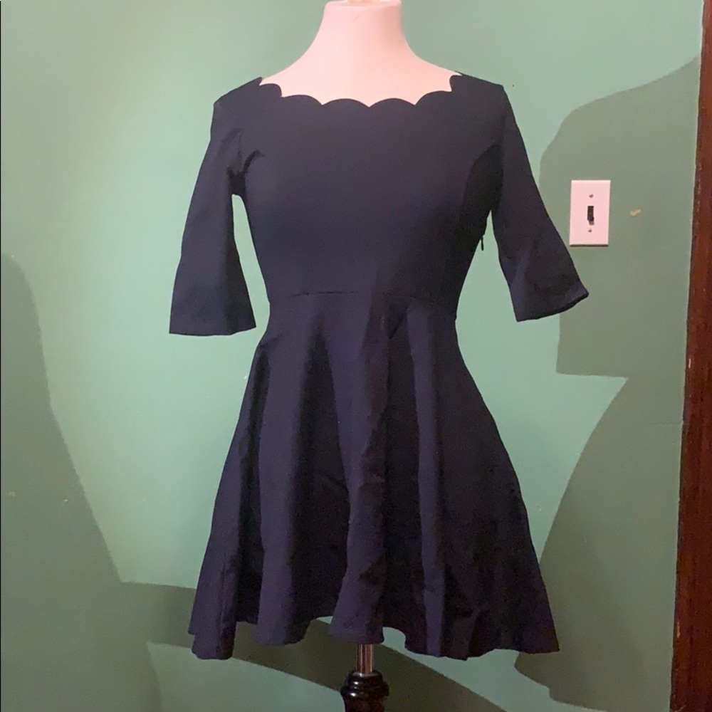 Lulu’s scalloped neck navy blue dress
